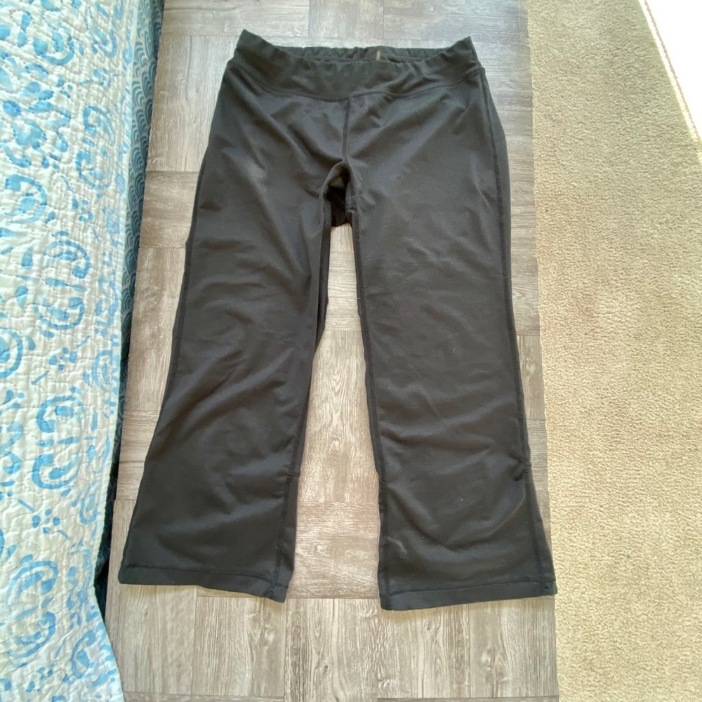 Lucy Black Flare Capri Legging / women’s XS
